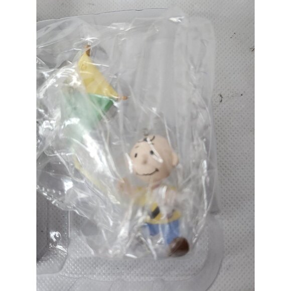 VINTAGE Hallmark Keepsake Spring Ornament Going Up Charlie Brown Peanuts 1998 - Picture 2 of 6
